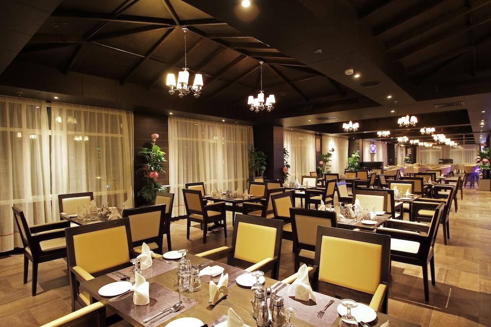 Park Regis Lotus Hotel Манама Экстерьер фото